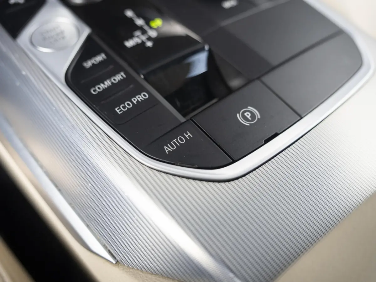 M340i xDrive | Innovationspakket | Comfort Access | Head-Up Display | Achteruitrijcamera | Stoelverwarming | PDC | Laserlight | 19 inch