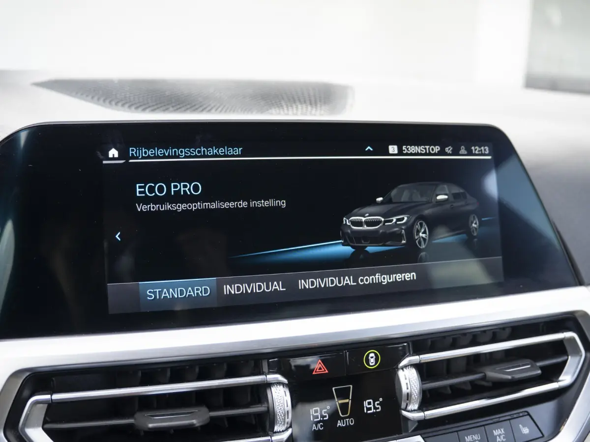 M340i xDrive | Innovationspakket | Comfort Access | Head-Up Display | Achteruitrijcamera | Stoelverwarming | PDC | Laserlight | 19 inch