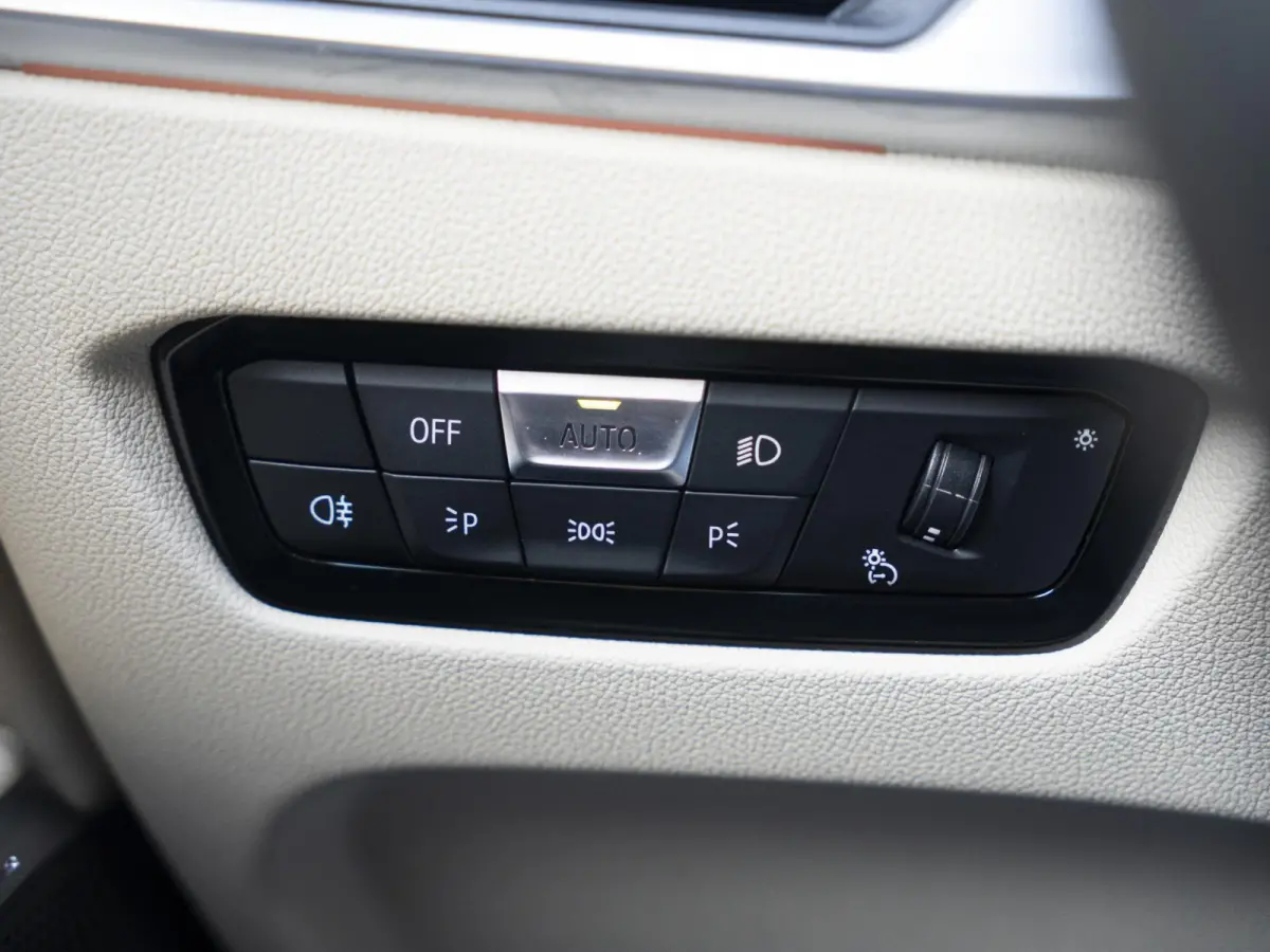M340i xDrive | Innovationspakket | Comfort Access | Head-Up Display | Achteruitrijcamera | Stoelverwarming | PDC | Laserlight | 19 inch