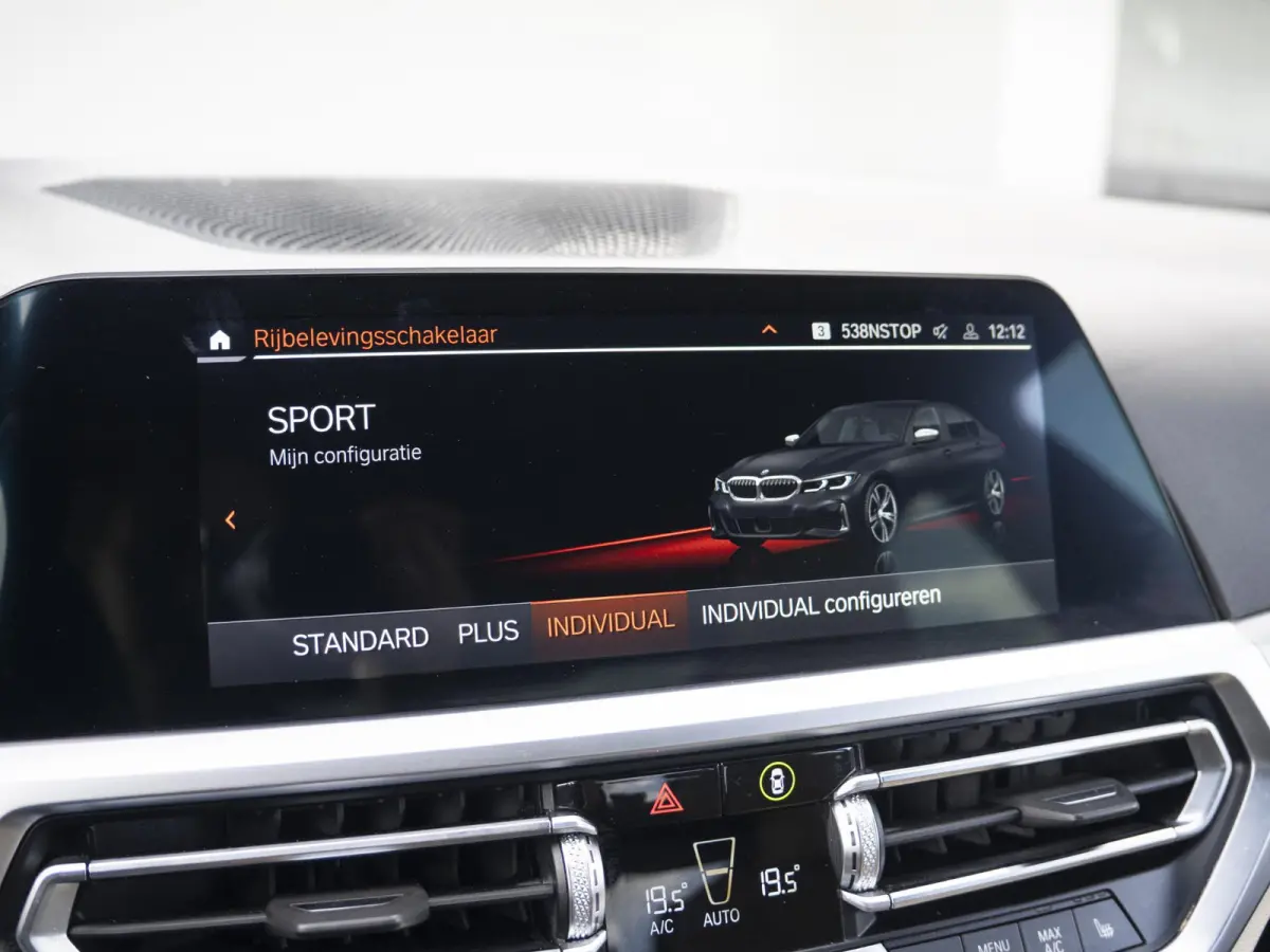 M340i xDrive | Innovationspakket | Comfort Access | Head-Up Display | Achteruitrijcamera | Stoelverwarming | PDC | Laserlight | 19 inch