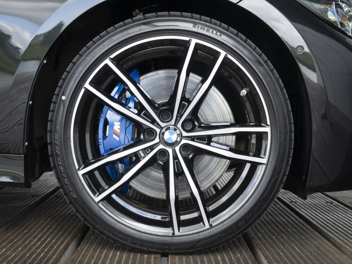 M340i xDrive | Innovationspakket | Comfort Access | Head-Up Display | Achteruitrijcamera | Stoelverwarming | PDC | Laserlight | 19 inch