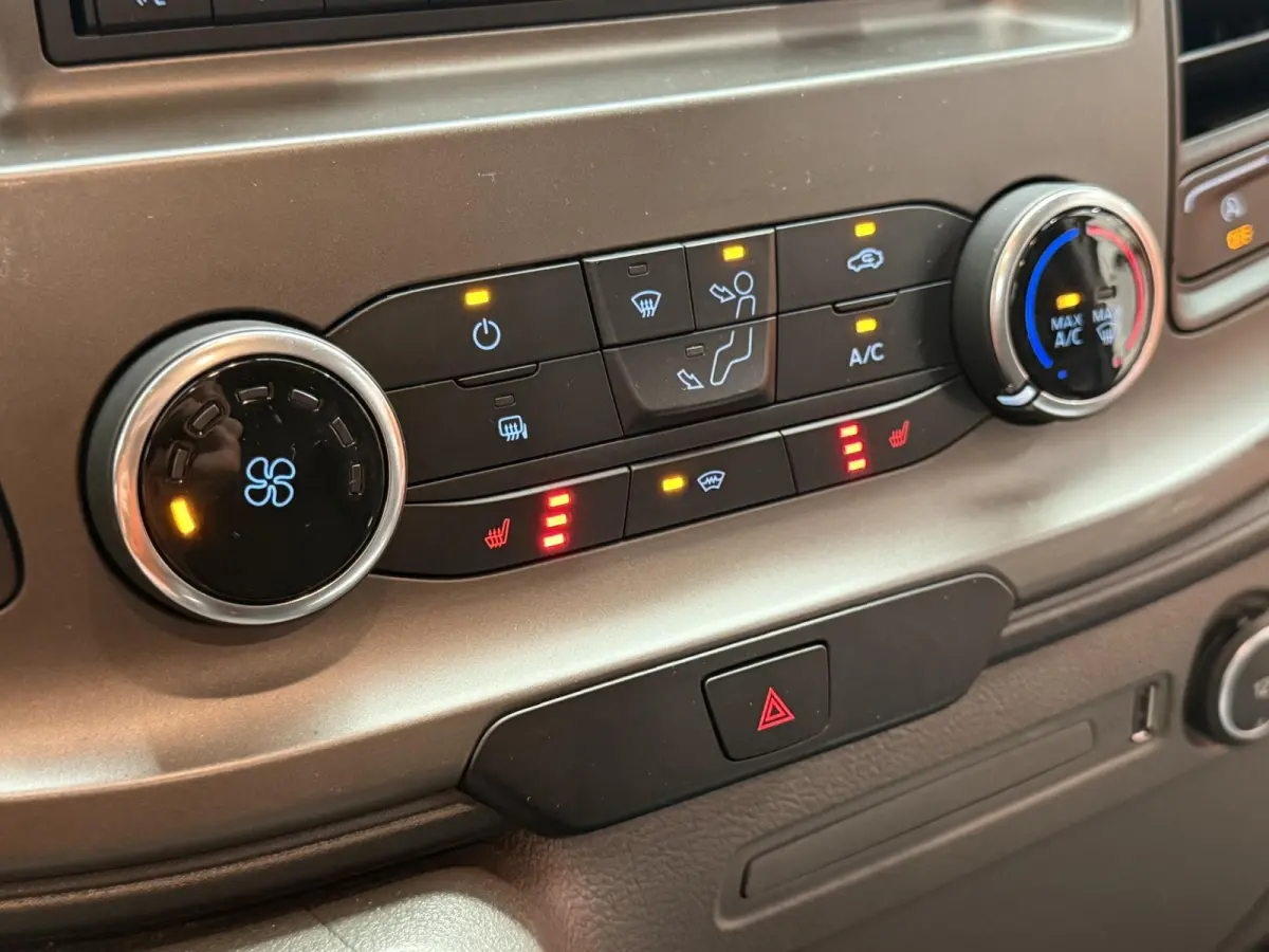 300 2.0 TDCI L1H1 Trend Automaat Raptor Edition Parkeersensoren Cruise Control Airco Stoelverwarming Verwarmbare voorruit