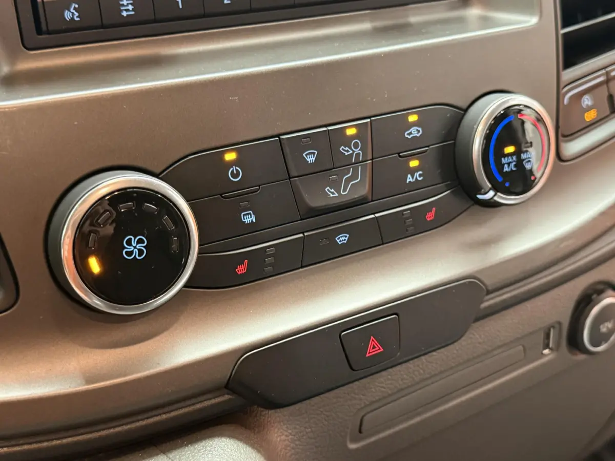 300 2.0 TDCI L1H1 Trend Automaat Raptor Edition Parkeersensoren Cruise Control Airco Stoelverwarming Verwarmbare voorruit