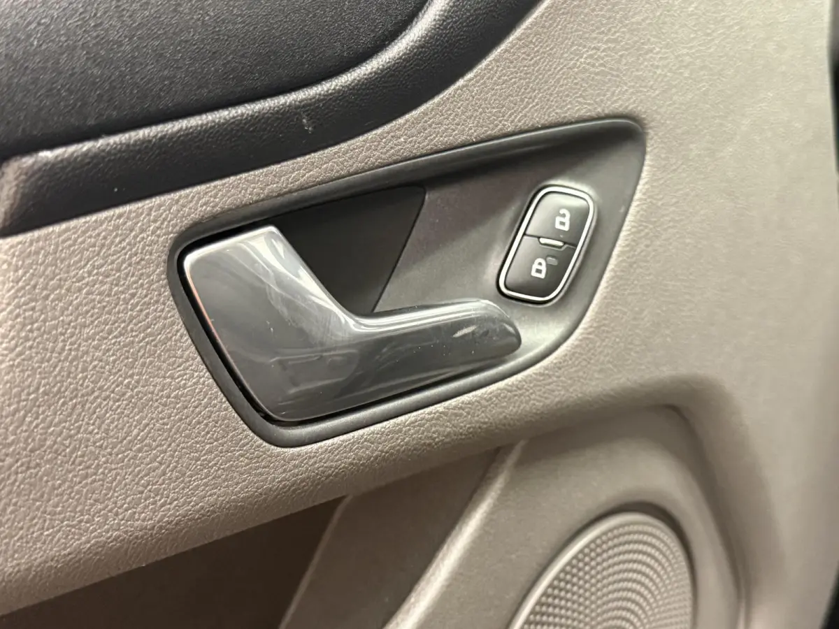 300 2.0 TDCI L1H1 Trend Automaat Raptor Edition Parkeersensoren Cruise Control Airco Stoelverwarming Verwarmbare voorruit