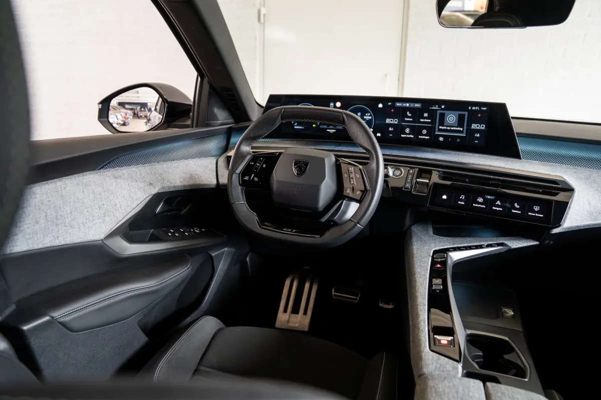 1.2 Hybrid 136 GT | Achterbank in delen neerklapbaar | Achteruitrijcamera | Apple Carplay/Android Auto|telefoonintegratie premium