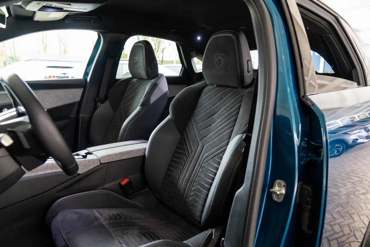 1.2 Hybrid 136 GT | Achterbank in delen neerklapbaar | Achteruitrijcamera | Apple Carplay/Android Auto|telefoonintegratie premium