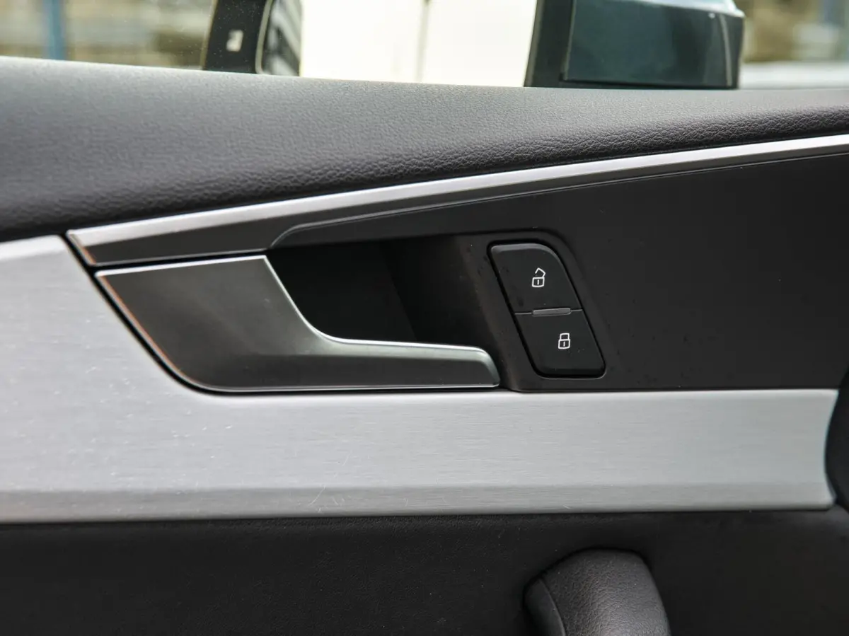 1.4 TFSI Sport S-line Edition Virtual Cockpit Ambianceverlichting Stoelverwarming LED Apple CarPlay Android Auto DAB Navigatie 18"