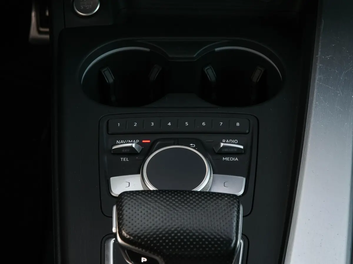 1.4 TFSI Sport S-line Edition Virtual Cockpit Ambianceverlichting Stoelverwarming LED Apple CarPlay Android Auto DAB Navigatie 18"