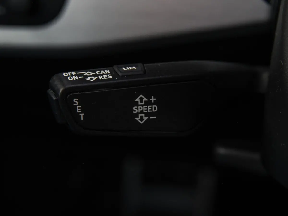 1.4 TFSI Sport S-line Edition Virtual Cockpit Ambianceverlichting Stoelverwarming LED Apple CarPlay Android Auto DAB Navigatie 18"