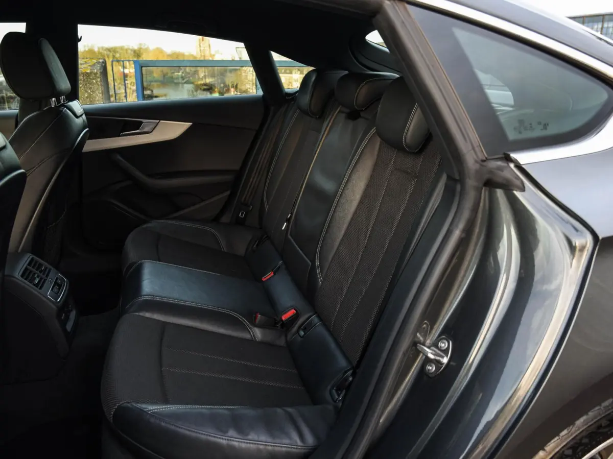 1.4 TFSI Sport S-line Edition Virtual Cockpit Ambianceverlichting Stoelverwarming LED Apple CarPlay Android Auto DAB Navigatie 18"