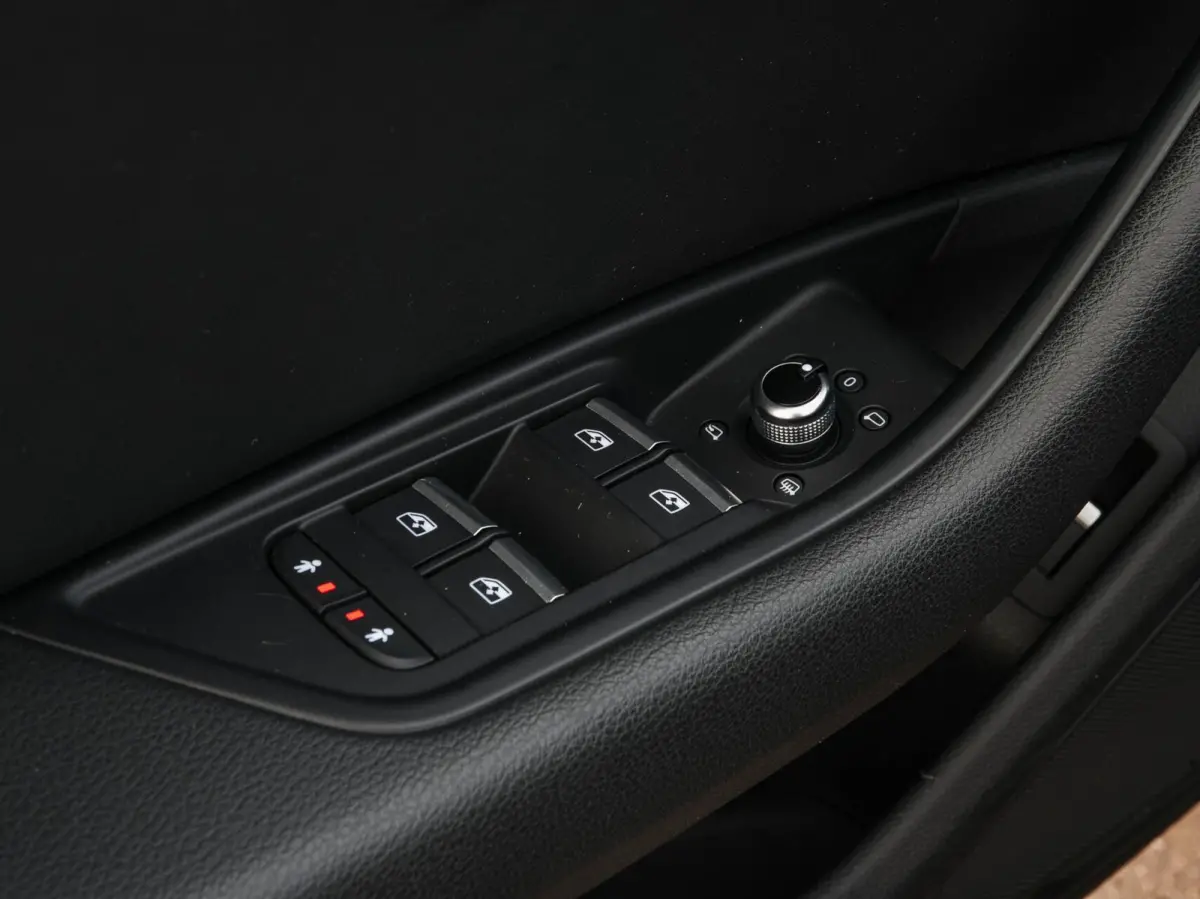 1.4 TFSI Sport S-line Edition Virtual Cockpit Ambianceverlichting Stoelverwarming LED Apple CarPlay Android Auto DAB Navigatie 18"