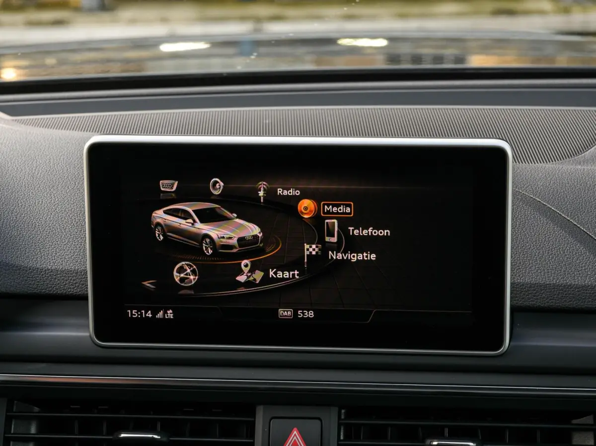 1.4 TFSI Sport S-line Edition Virtual Cockpit Ambianceverlichting Stoelverwarming LED Apple CarPlay Android Auto DAB Navigatie 18"