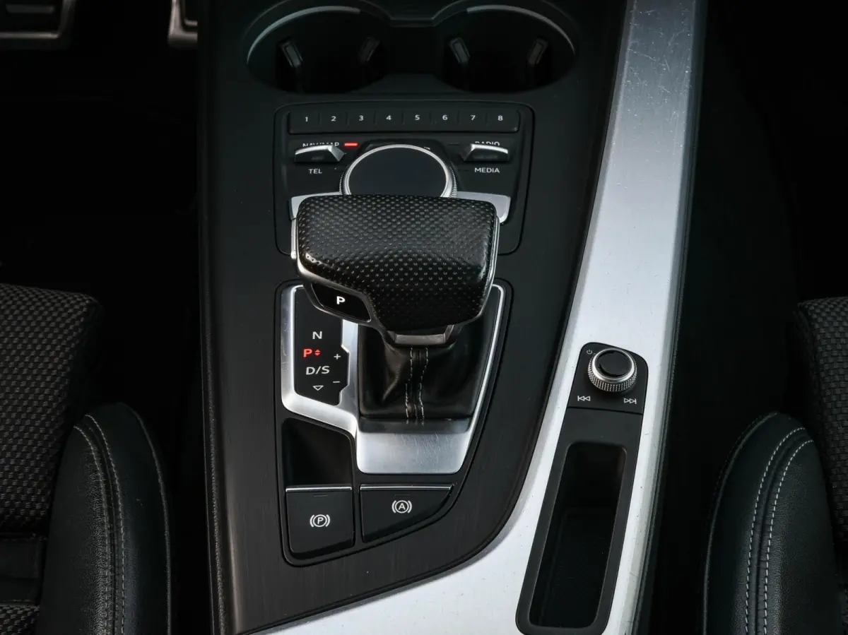 1.4 TFSI Sport S-line Edition Virtual Cockpit Ambianceverlichting Stoelverwarming LED Apple CarPlay Android Auto DAB Navigatie 18"