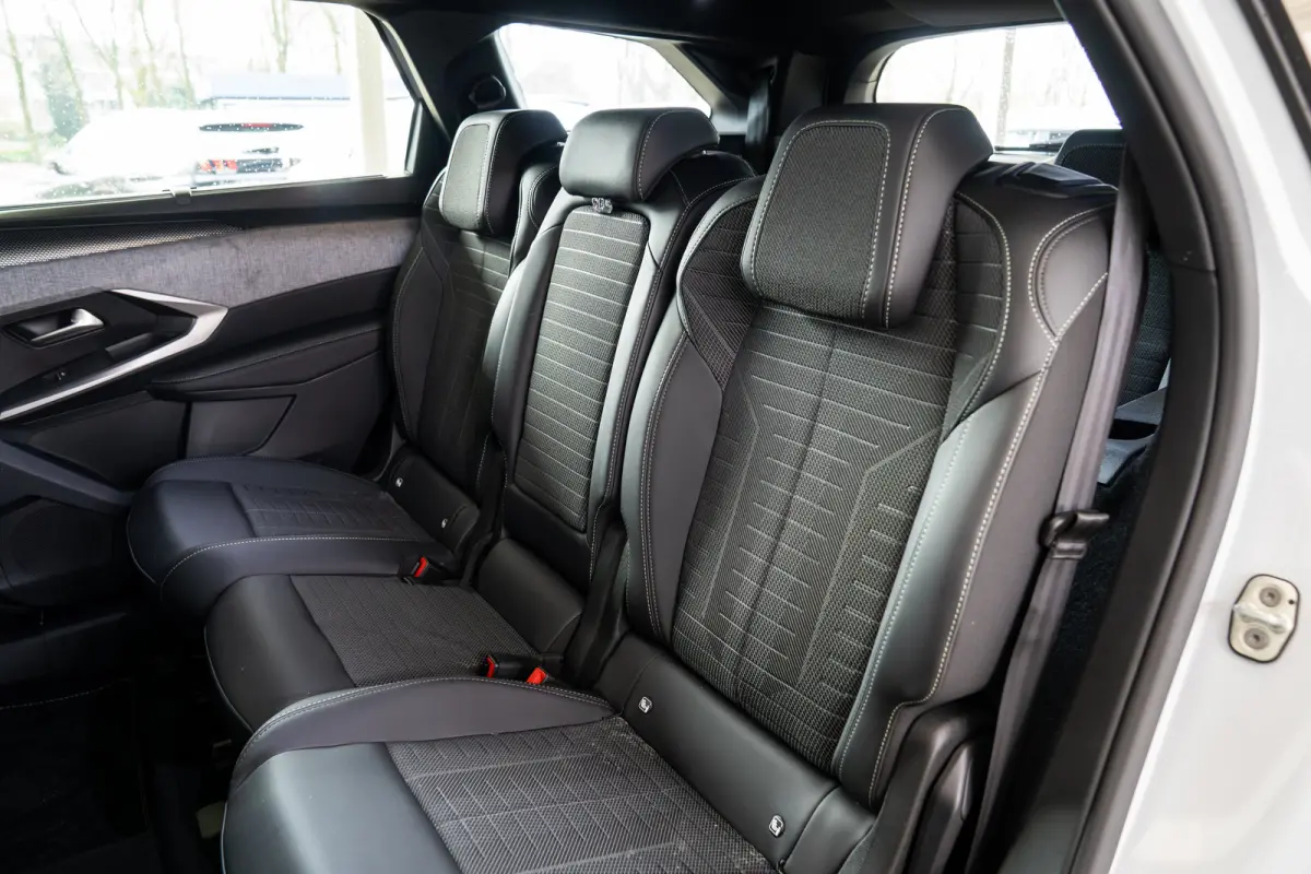 1.2 Hybrid 145 GT | 2 stoelen op derde rij | Achterbank in delen neerklapbaar | Achteruitrijcamera