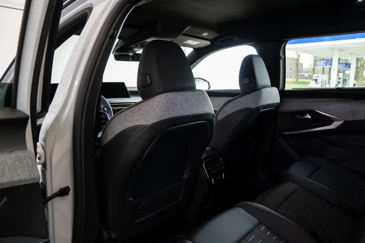 1.2 Hybrid 145 GT | 2 stoelen op derde rij | Achterbank in delen neerklapbaar | Achteruitrijcamera