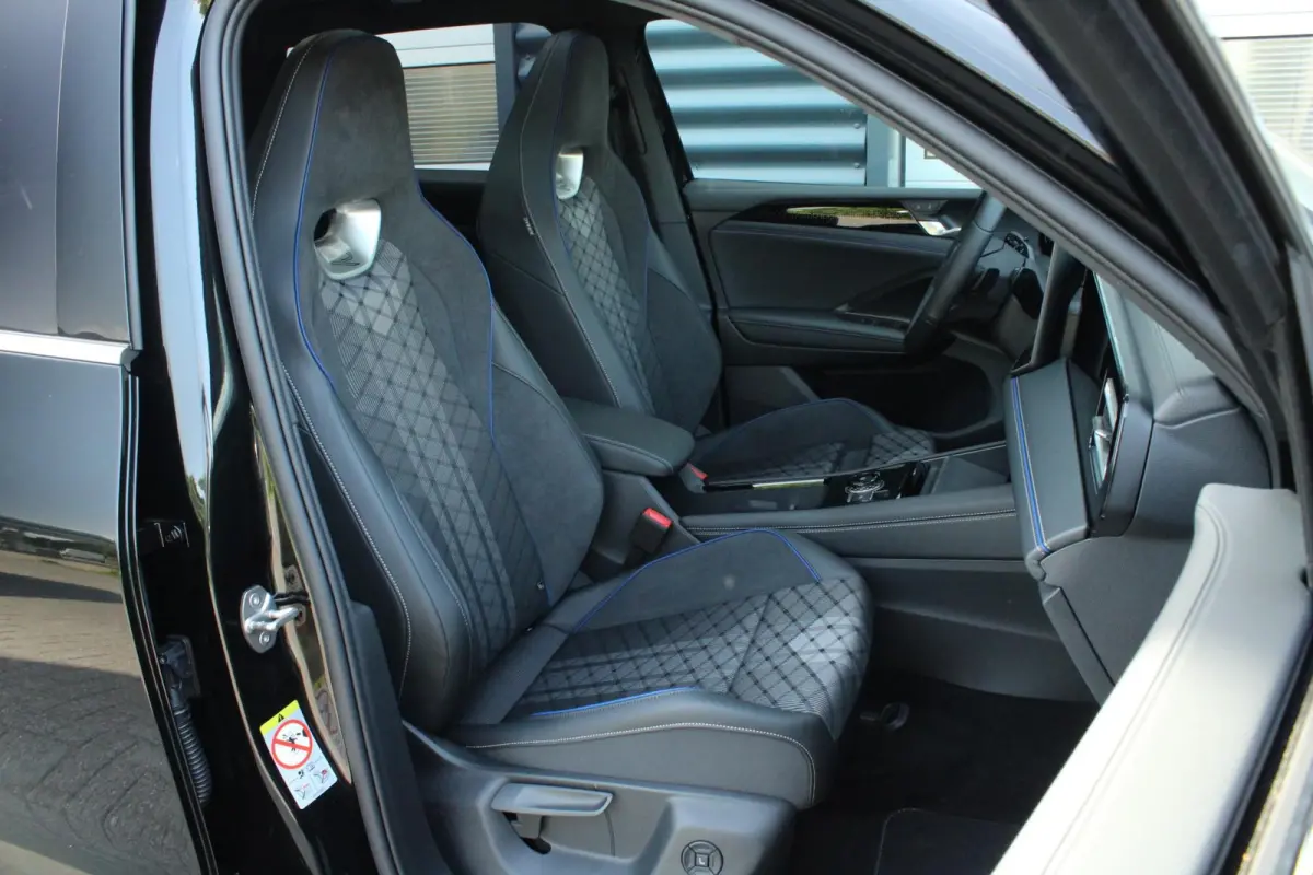 1.5 eHybrid 204pk R-Line Edition | Velgen 20'' | Trekhaak Inklapbaar