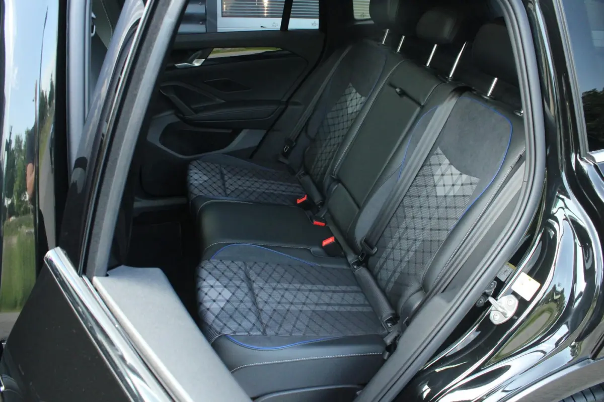 1.5 eHybrid 204pk R-Line Edition | Velgen 20'' | Trekhaak Inklapbaar