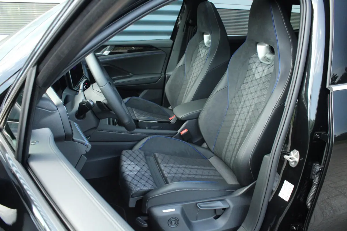 1.5 eHybrid 204pk R-Line Edition | Velgen 20'' | Trekhaak Inklapbaar