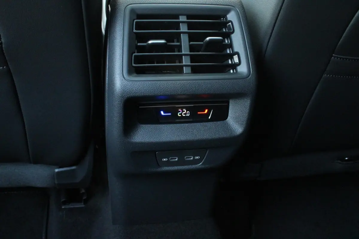 1.5 eHybrid 204pk R-Line Edition | Velgen 20'' | Trekhaak Inklapbaar