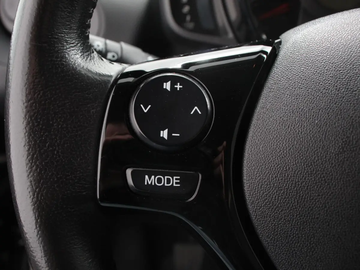 1.0 VTi Feel Airco Bluetooth Led DAB Radio