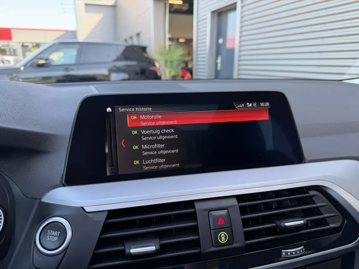 xDrive30e High Executive SOH 91% Leer Panoramadak Trekhaak Adaptieve LED 19 Inch Keyess Entry Head-Up Display Carplay Elek Stoelverstelling
