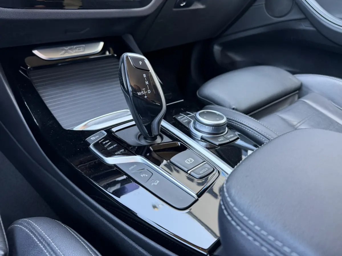xDrive30e High Executive SOH 91% Leer Panoramadak Trekhaak Adaptieve LED 19 Inch Keyess Entry Head-Up Display Carplay Elek Stoelverstelling