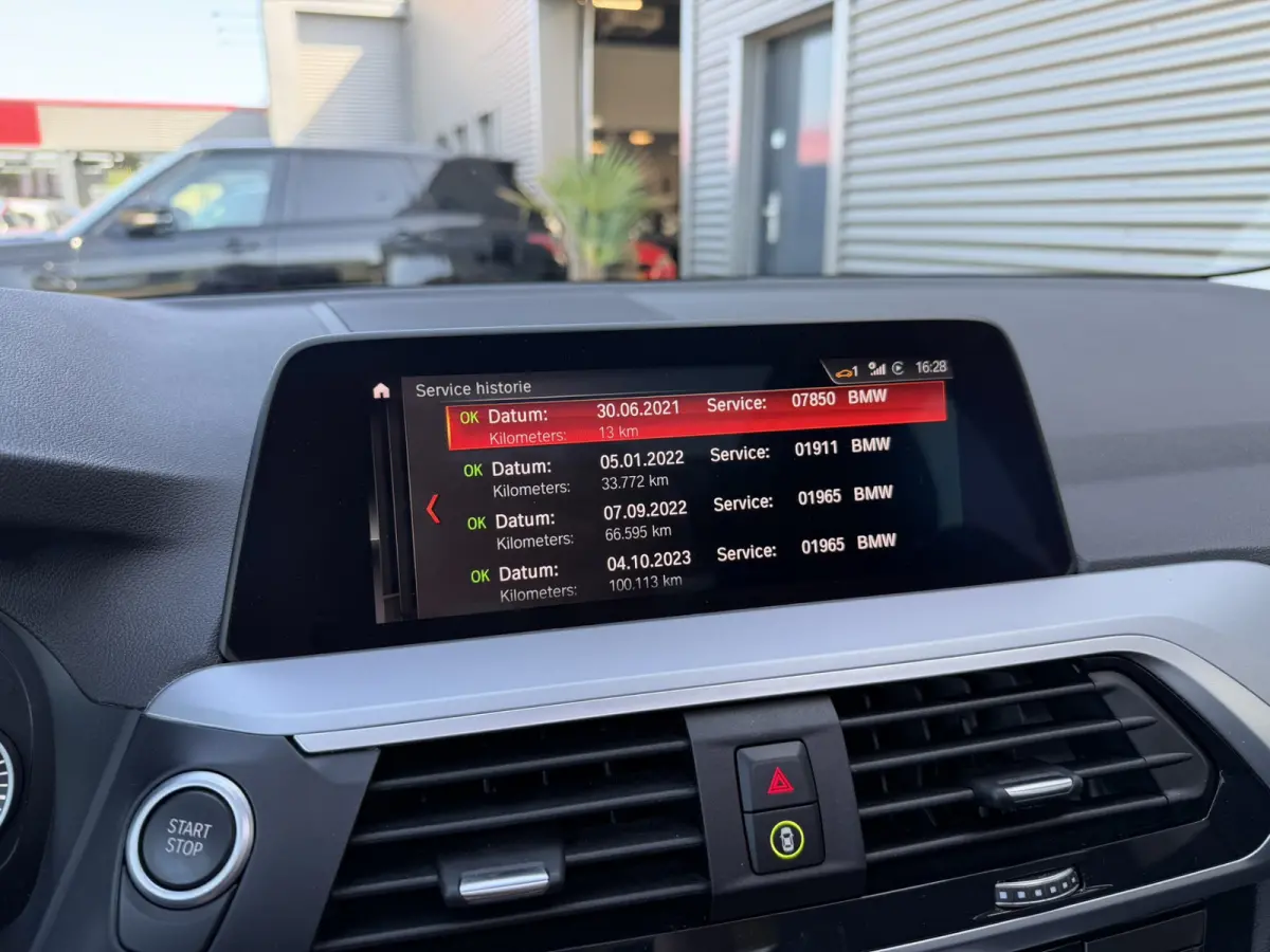 xDrive30e High Executive SOH 91% Leer Panoramadak Trekhaak Adaptieve LED 19 Inch Keyess Entry Head-Up Display Carplay Elek Stoelverstelling