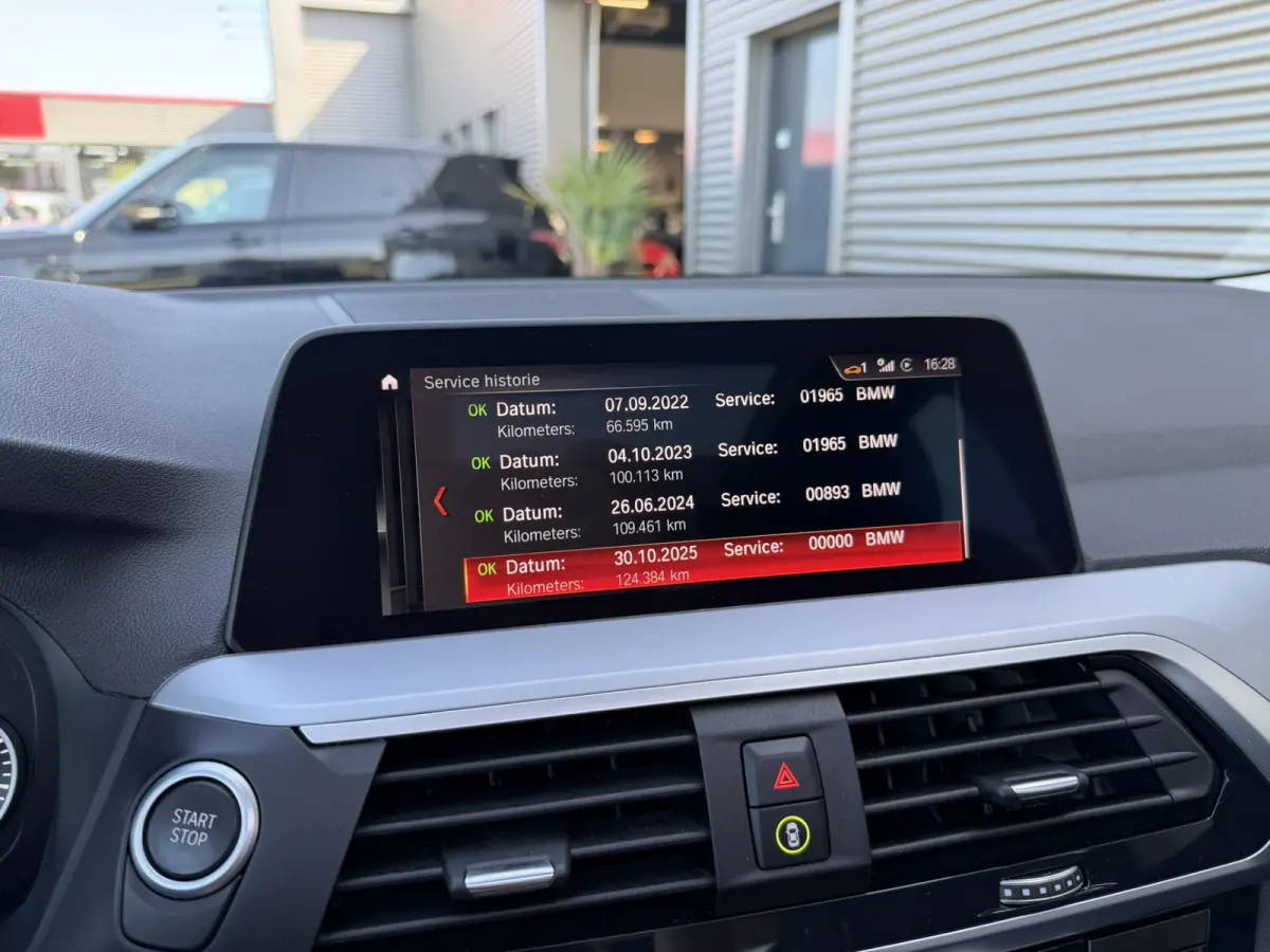 xDrive30e High Executive SOH 91% Leer Panoramadak Trekhaak Adaptieve LED 19 Inch Keyess Entry Head-Up Display Carplay Elek Stoelverstelling
