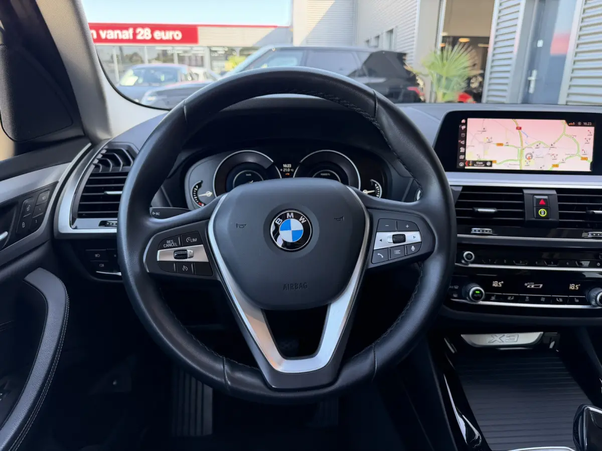 xDrive30e High Executive SOH 91% Leer Panoramadak Trekhaak Adaptieve LED 19 Inch Keyess Entry Head-Up Display Carplay Elek Stoelverstelling