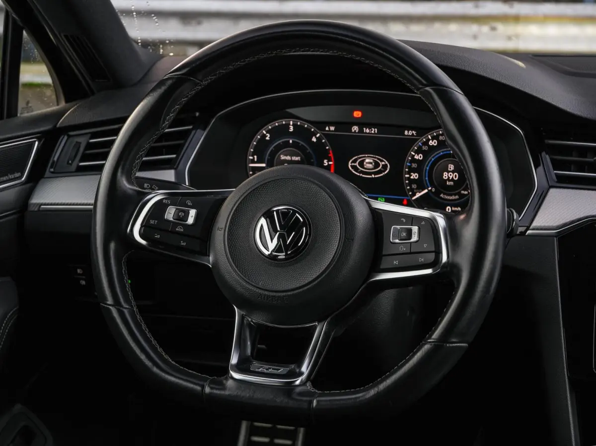 1.6 TDI DSG Highline R-Line Facelift Leder Virtual Cockpit LED ACC Harman/Kardon ergoComfort Navigatie Apple CarPlay Android Auto Trekhaak Stoelverwarming 17"