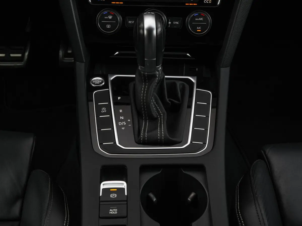1.6 TDI DSG Highline R-Line Facelift Leder Virtual Cockpit LED ACC Harman/Kardon ergoComfort Navigatie Apple CarPlay Android Auto Trekhaak Stoelverwarming 17"