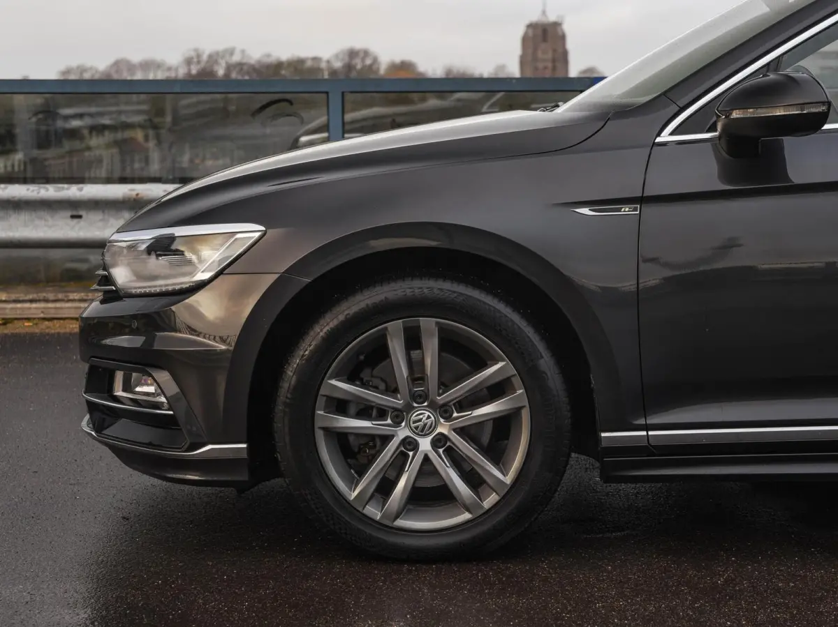 1.6 TDI DSG Highline R-Line Facelift Leder Virtual Cockpit LED ACC Harman/Kardon ergoComfort Navigatie Apple CarPlay Android Auto Trekhaak Stoelverwarming 17"