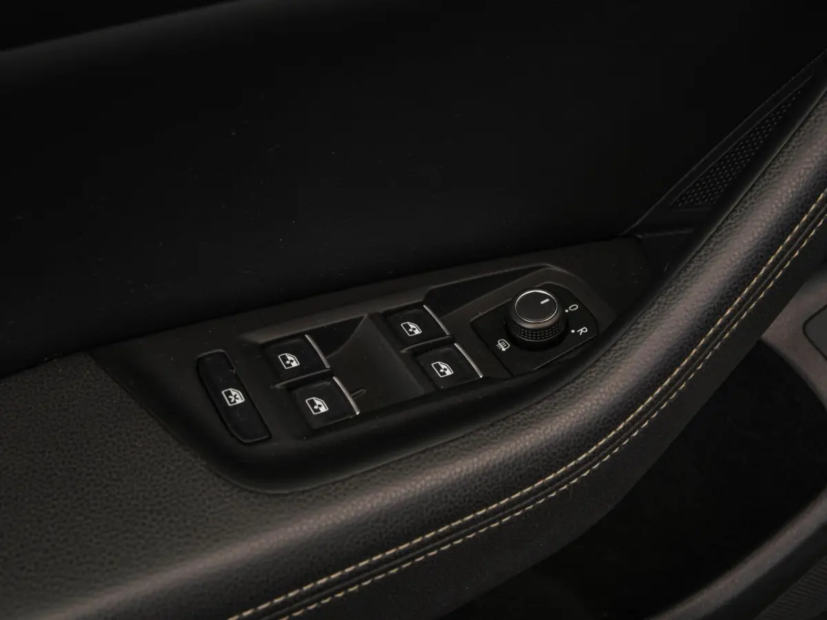 1.6 TDI DSG Highline R-Line Facelift Leder Virtual Cockpit LED ACC Harman/Kardon ergoComfort Navigatie Apple CarPlay Android Auto Trekhaak Stoelverwarming 17"