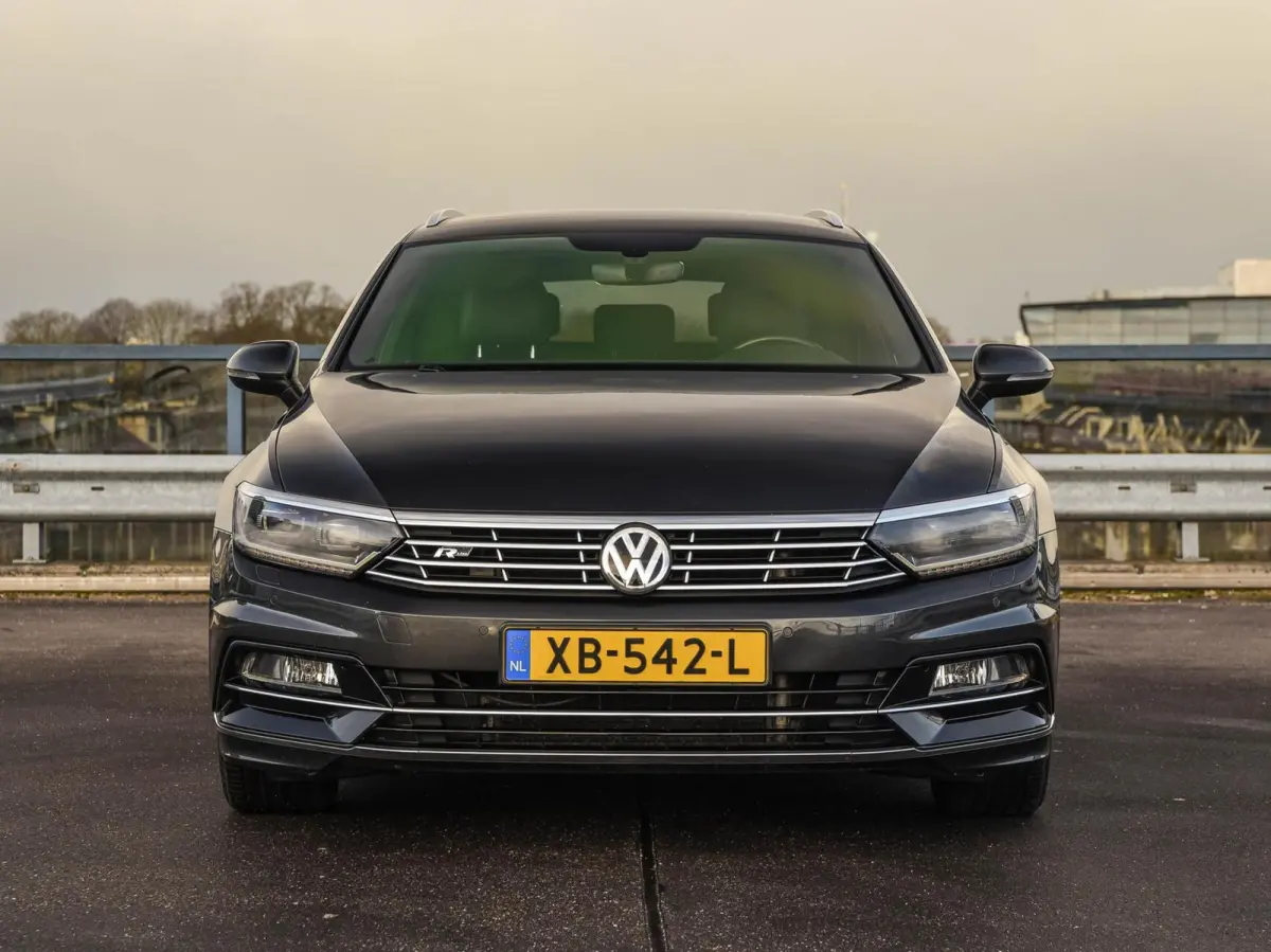 1.6 TDI DSG Highline R-Line Facelift Leder Virtual Cockpit LED ACC Harman/Kardon ergoComfort Navigatie Apple CarPlay Android Auto Trekhaak Stoelverwarming 17"