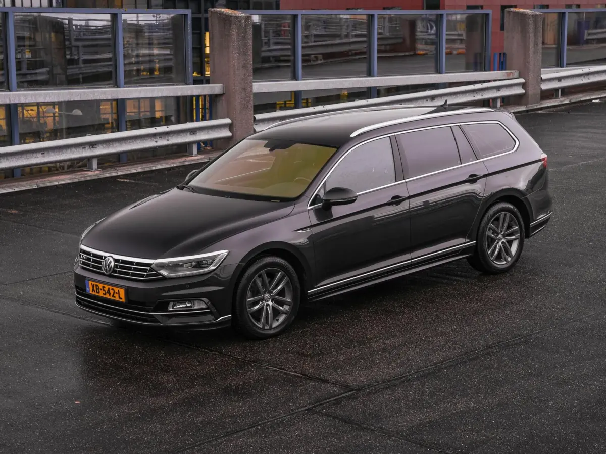1.6 TDI DSG Highline R-Line Facelift Leder Virtual Cockpit LED ACC Harman/Kardon ergoComfort Navigatie Apple CarPlay Android Auto Trekhaak Stoelverwarming 17"