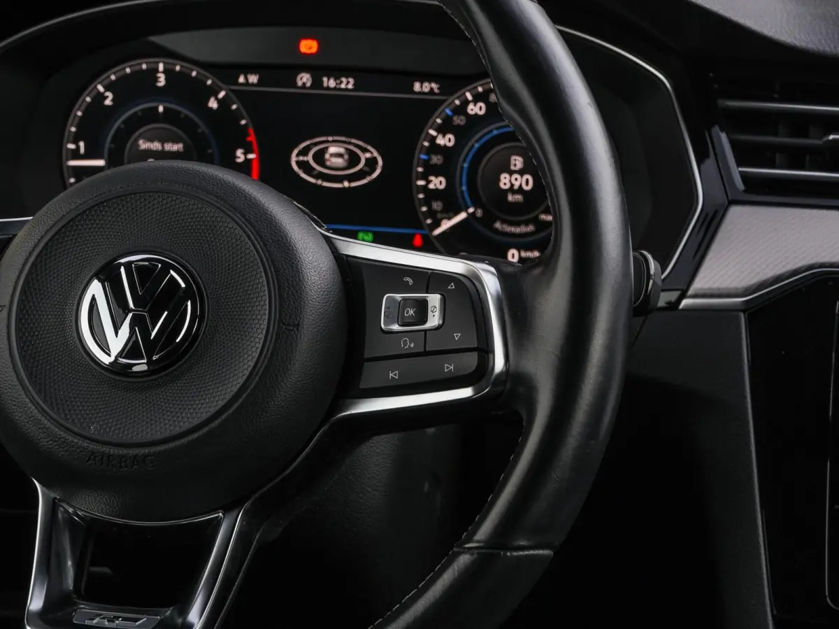 1.6 TDI DSG Highline R-Line Facelift Leder Virtual Cockpit LED ACC Harman/Kardon ergoComfort Navigatie Apple CarPlay Android Auto Trekhaak Stoelverwarming 17"