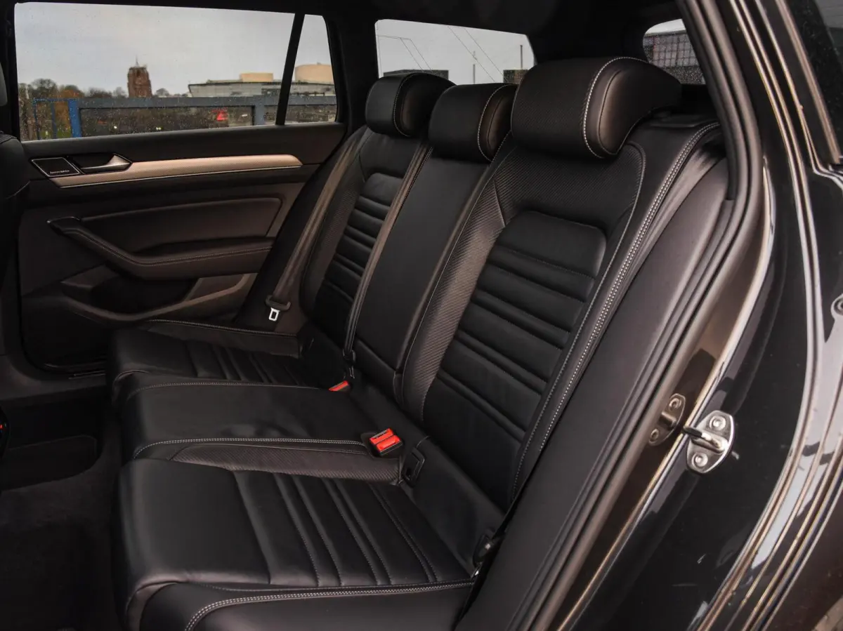 1.6 TDI DSG Highline R-Line Facelift Leder Virtual Cockpit LED ACC Harman/Kardon ergoComfort Navigatie Apple CarPlay Android Auto Trekhaak Stoelverwarming 17"