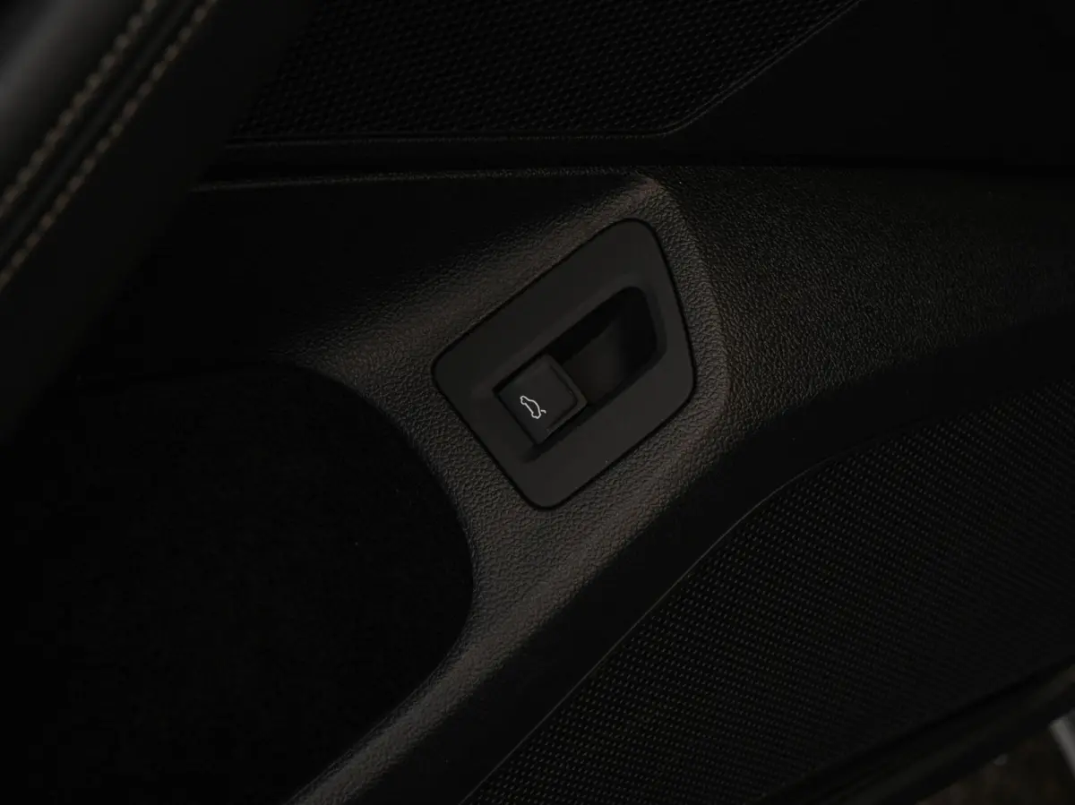 1.6 TDI DSG Highline R-Line Facelift Leder Virtual Cockpit LED ACC Harman/Kardon ergoComfort Navigatie Apple CarPlay Android Auto Trekhaak Stoelverwarming 17"
