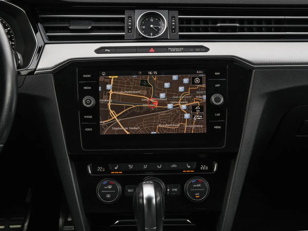 1.6 TDI DSG Highline R-Line Facelift Leder Virtual Cockpit LED ACC Harman/Kardon ergoComfort Navigatie Apple CarPlay Android Auto Trekhaak Stoelverwarming 17"