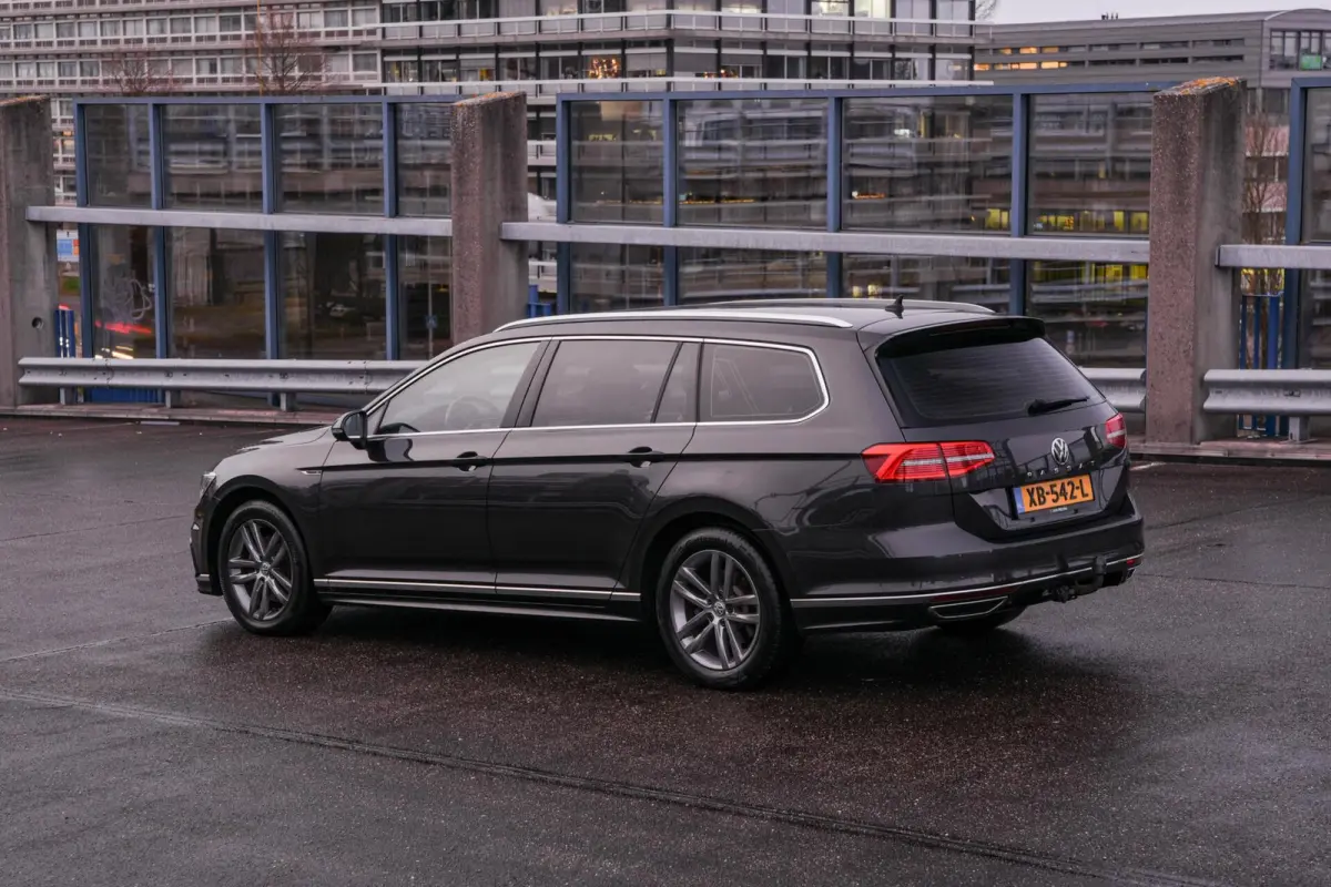 1.6 TDI DSG Highline R-Line Facelift Leder Virtual Cockpit LED ACC Harman/Kardon ergoComfort Navigatie Apple CarPlay Android Auto Trekhaak Stoelverwarming 17"