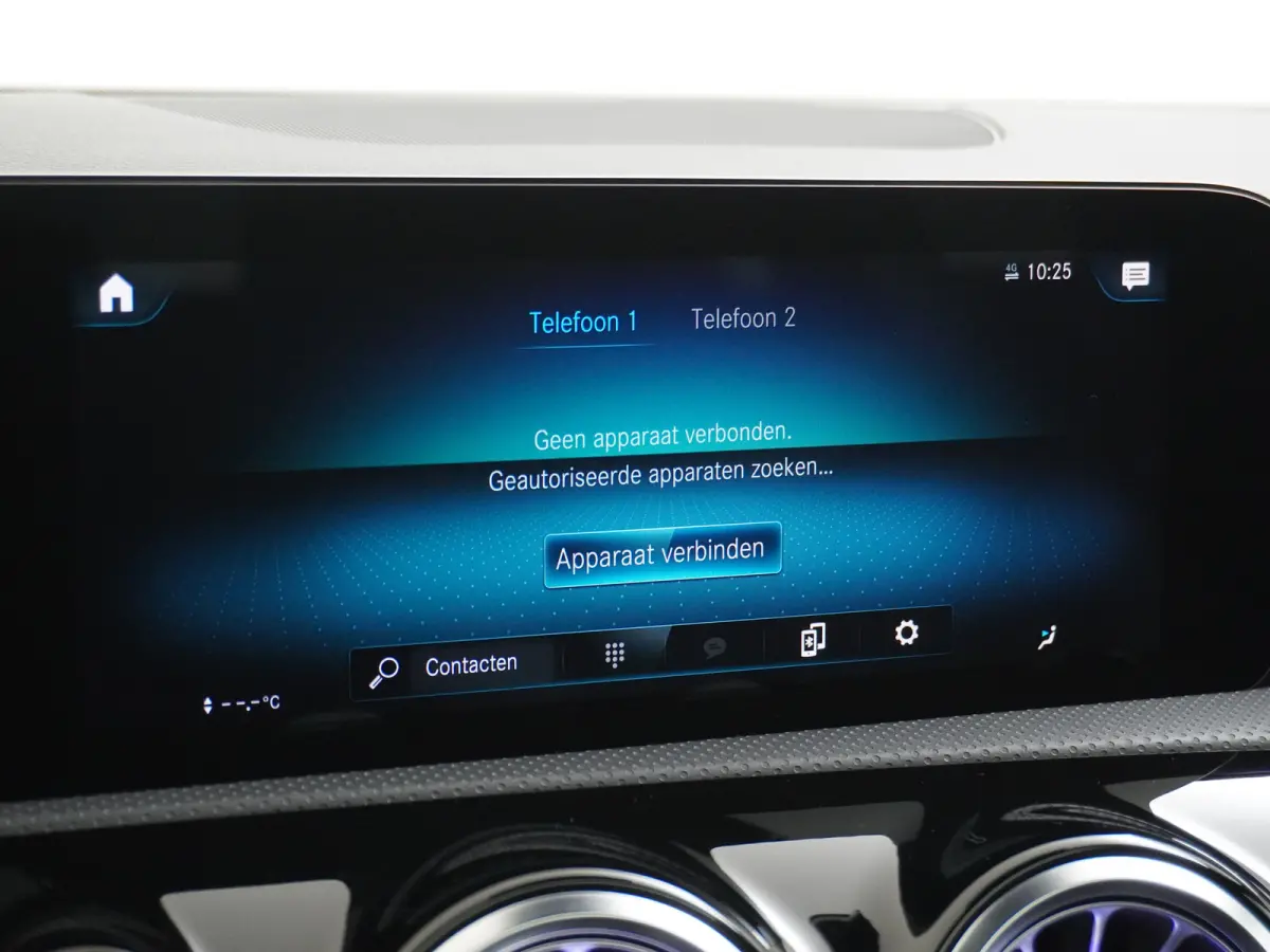 200 AMG 164pk // Panoramadak // 19"AMG Velgen // Sfeerverlichting // Privacy Glas // Carplay // Augmented Reality
