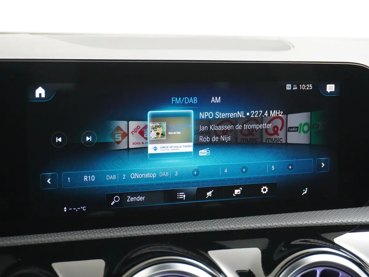 200 AMG 164pk // Panoramadak // 19"AMG Velgen // Sfeerverlichting // Privacy Glas // Carplay // Augmented Reality
