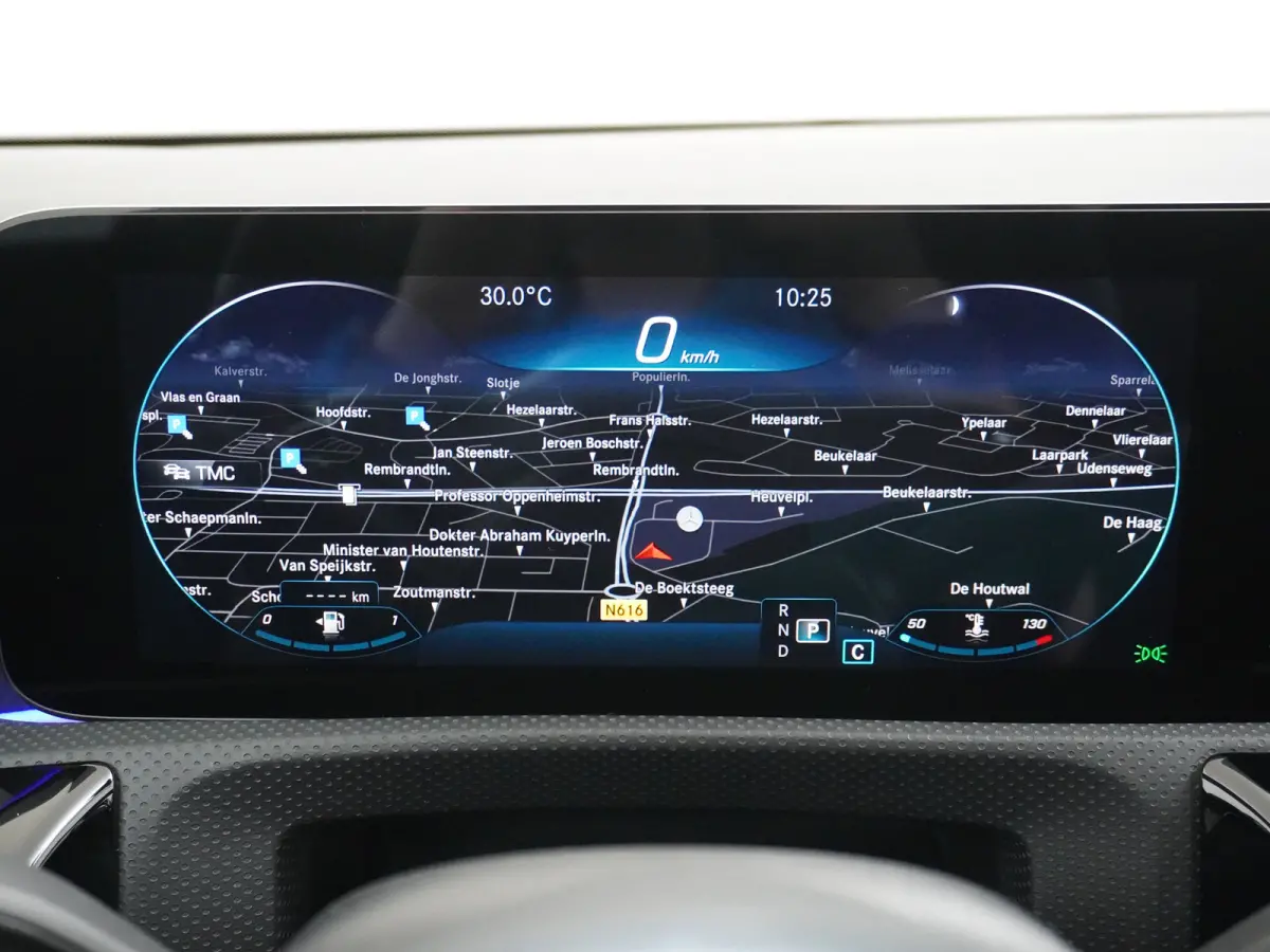 200 AMG 164pk // Panoramadak // 19"AMG Velgen // Sfeerverlichting // Privacy Glas // Carplay // Augmented Reality