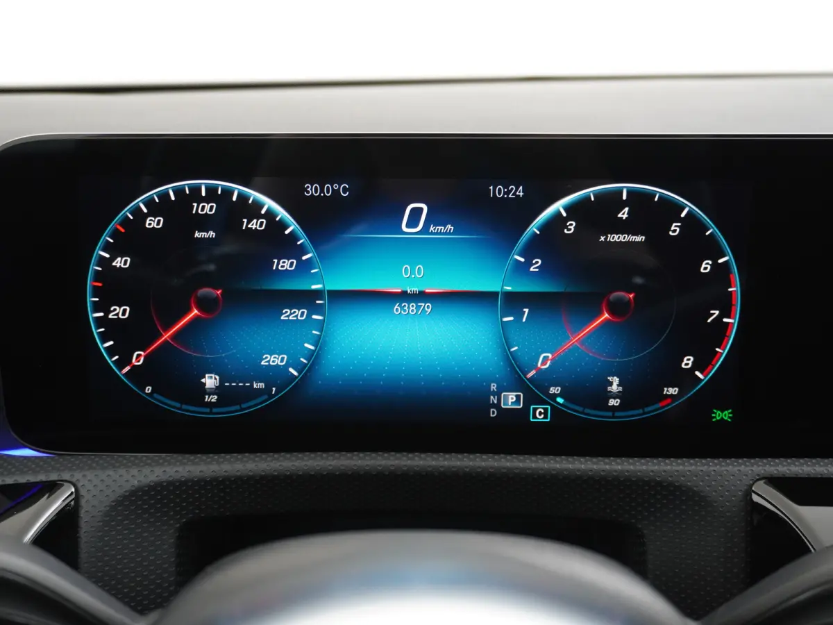 200 AMG 164pk // Panoramadak // 19"AMG Velgen // Sfeerverlichting // Privacy Glas // Carplay // Augmented Reality