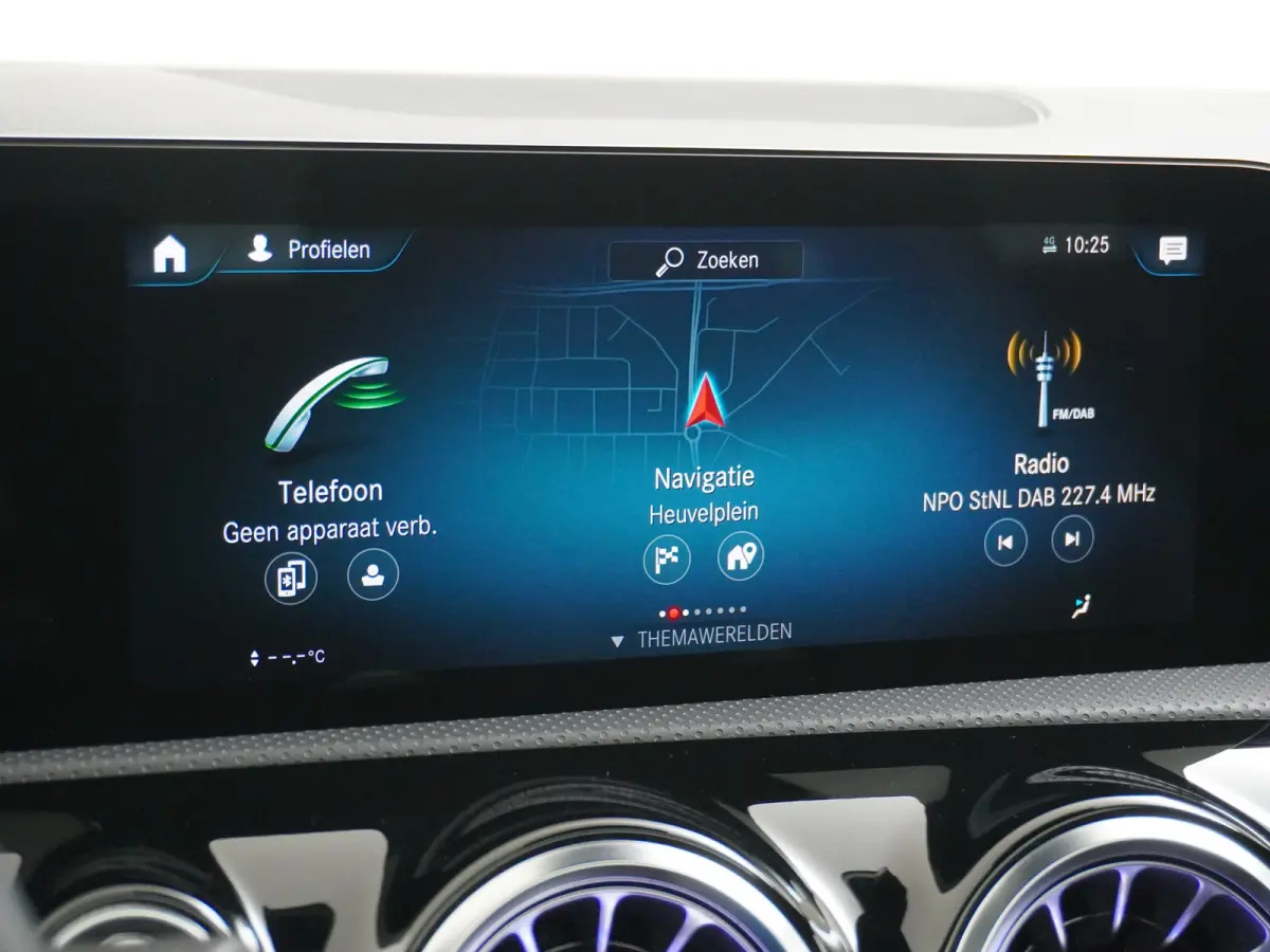 200 AMG 164pk // Panoramadak // 19"AMG Velgen // Sfeerverlichting // Privacy Glas // Carplay // Augmented Reality