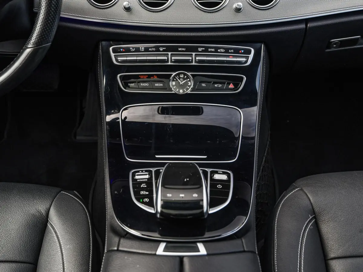 200 AMG Line | Panoramadak | Leder | 360 Camera | Widescreen | LED | Apple CarPlay Android Auto | Memory | 19" | Sfeerverlichting | Dealeronderhouden
