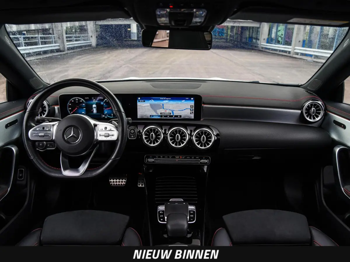 180 AMG | Panoramadak | LED | Widescreen | Camera | Navigatie | Apple CarPlay / Android Auto | Stoelverwarming