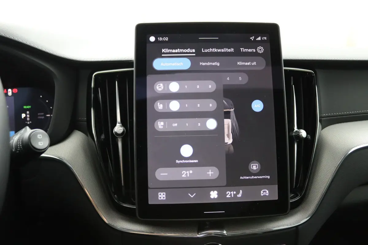 T6 AWD Ultra Black Edition | Luchtvering | Bowers&Wilkins | Direct Beschikbaar | 360 Camera | Gelamineerd Glas | 22 Inch | Stoelvenitlatie | Massage