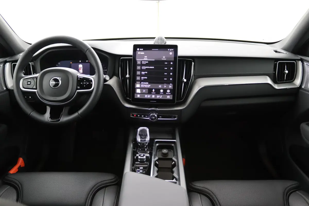 T6 AWD Ultra Black Edition | Luchtvering | Bowers&Wilkins | Direct Beschikbaar | 360 Camera | Gelamineerd Glas | 22 Inch | Stoelvenitlatie | Massage