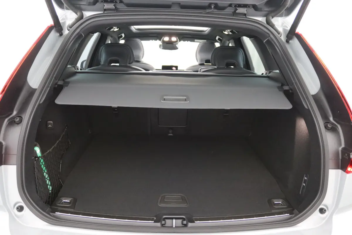 T6 AWD Ultra Black Edition | Luchtvering | Bowers&Wilkins | Direct Beschikbaar | 360 Camera | Gelamineerd Glas | 22 Inch | Stoelvenitlatie | Massage